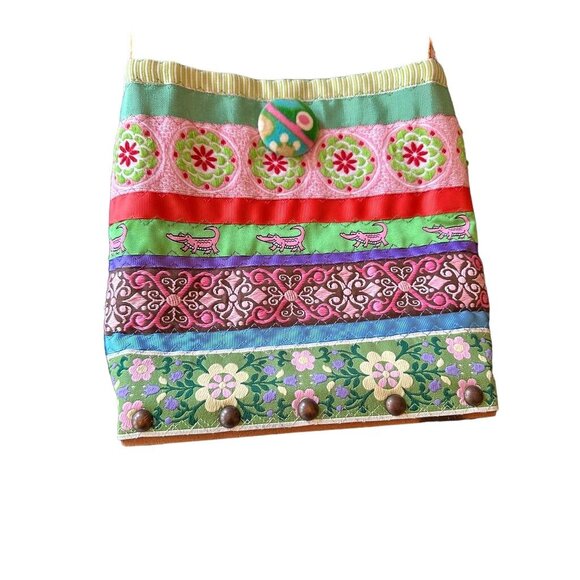 Handmade Embroidered Patchwork Shoulder Bag With Wooden Base And Paisley Interio - Picture 2 of 6